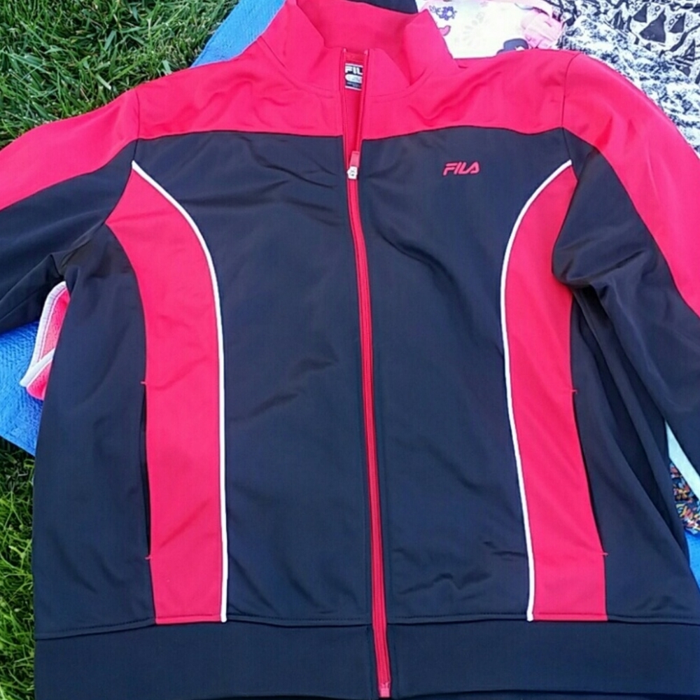 NWOT~XXL FILA JACKET❤🖤